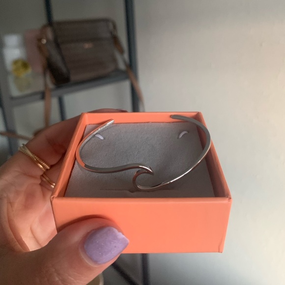 WAVE CUFF BRACELET - Picture 4 of 4